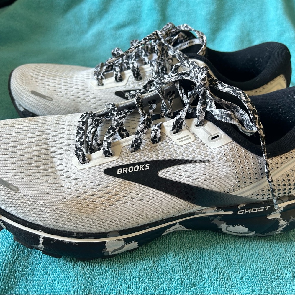 Brooks Ghost 14 — sz 8.5 women’s